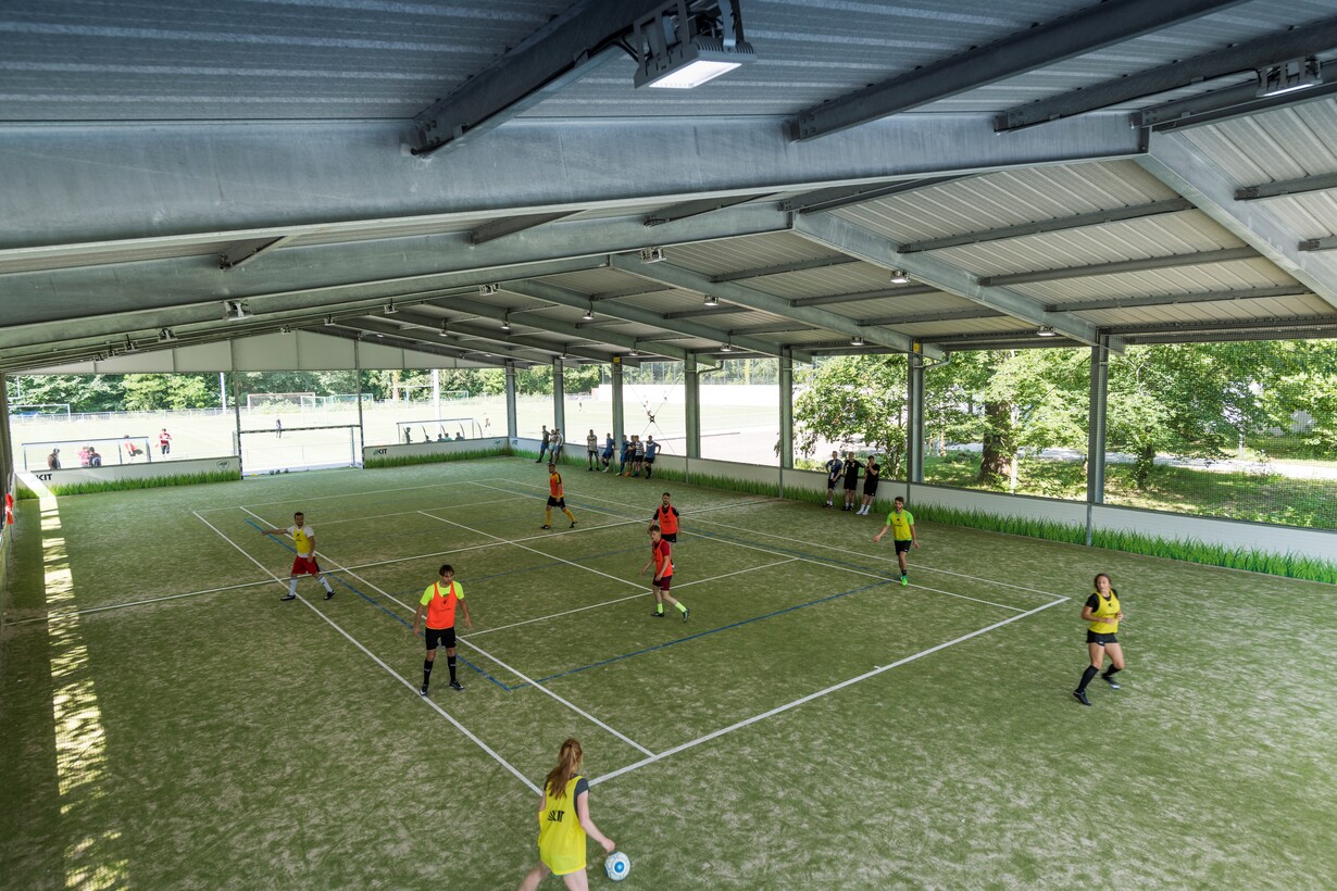 Freilufthalle Fußball spielen