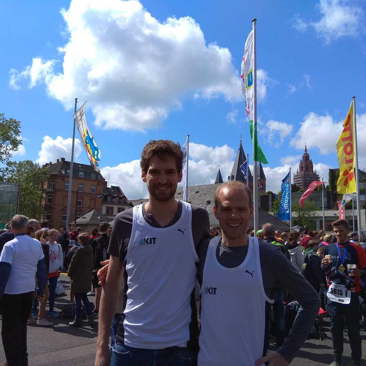 Die zwei Karlsruher Athleten beim Halbmarathon in Mainz