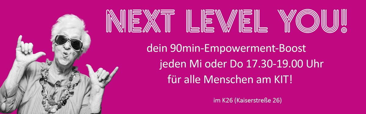 Das Logo der Empowerment Boosts. Pinker hintergrund mit einer älteren Frau die mit beiden Händen den Surfergruß zeigt. Recht daneben sieht man ein paar Infos die man auch alle im Infotext nachlesen kann